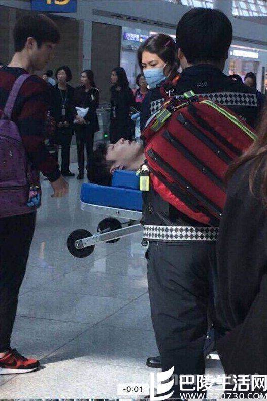 张艺兴机场晕倒