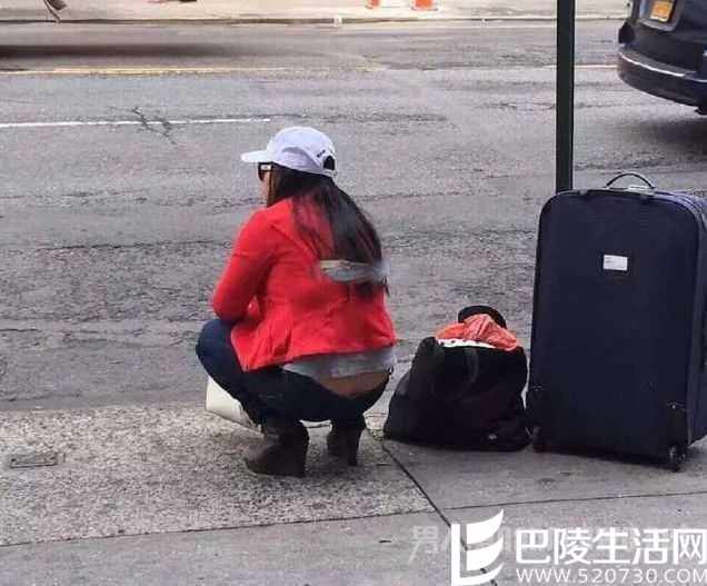 凤姐蹲坐纽约街头 凤姐蹲坐纽约街头