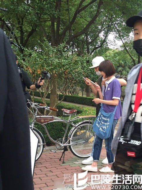 马天宇郑爽亲密勾肩