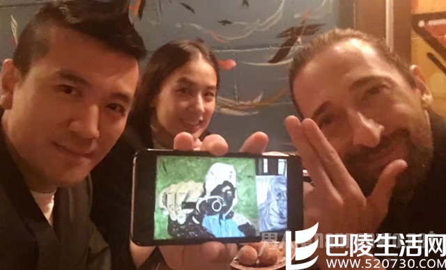 黄圣依与影帝布劳迪合影