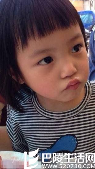赵薇女儿嘟嘴卖萌
