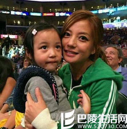 赵薇女儿名字的由来 赵薇女儿名字的由来