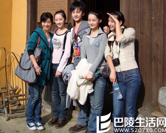 红楼梦剧组出游照 红楼梦剧组出游照