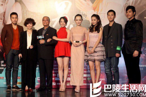 出席活动杨洋李沁站在一起 出席活动杨洋李沁站在一起