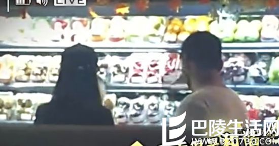 张雨绮与神秘男子逛超市