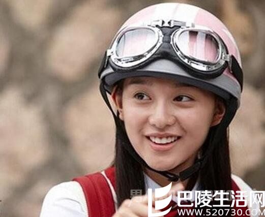 金智媛整容前旧照，鼻翼很大