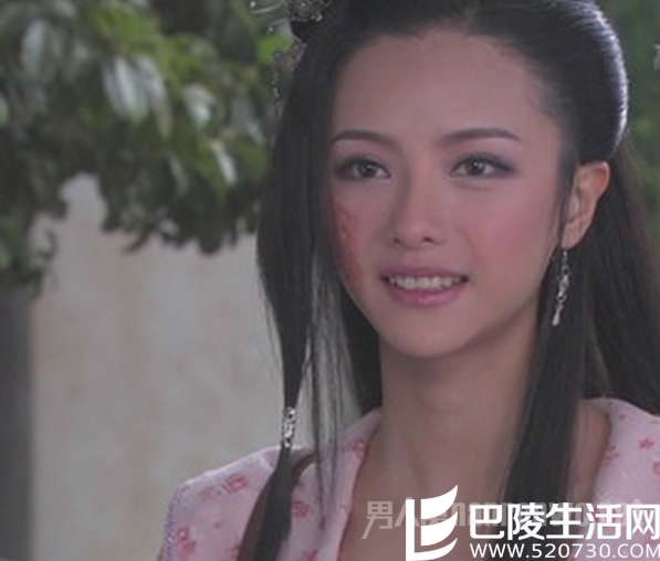 张芷溪整容前脸上的疤痕 张芷溪整容前脸上的疤痕