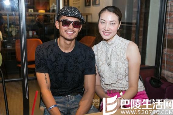 林丹与谢杏芳恩爱照