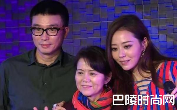 张靓颖妈妈照片