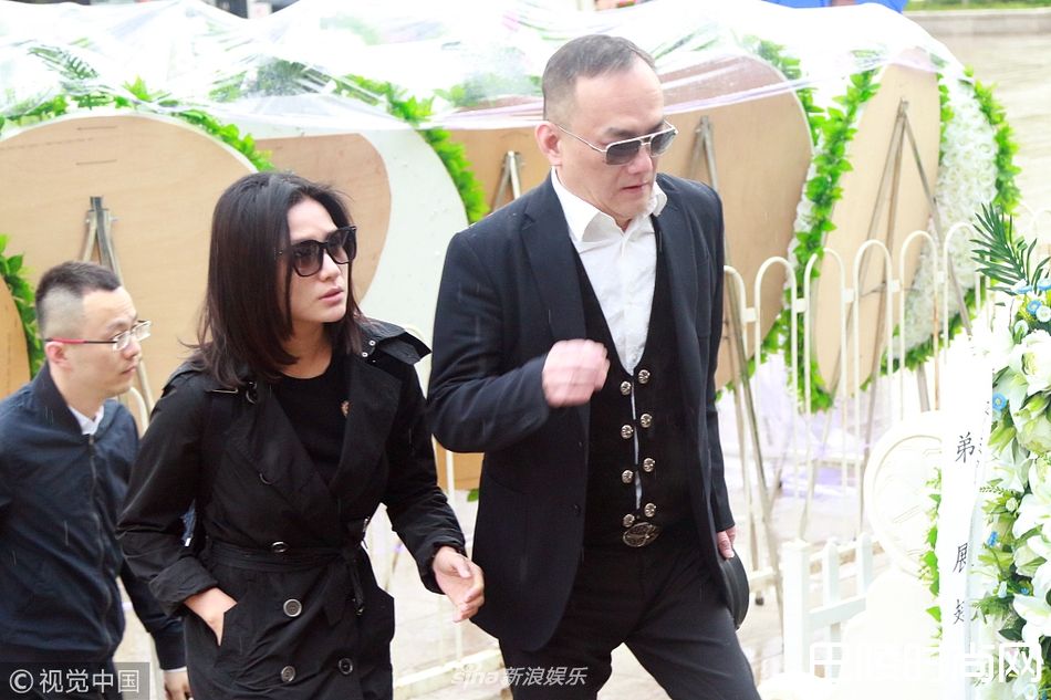 明星前往送别图片