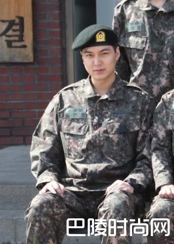李敏镐军装照片