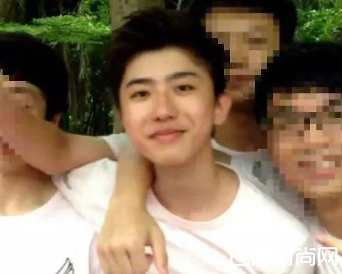 蔡徐坤高中旧照