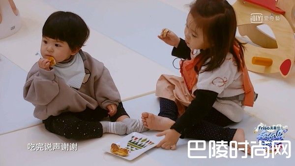 贾静雯两个女儿照片