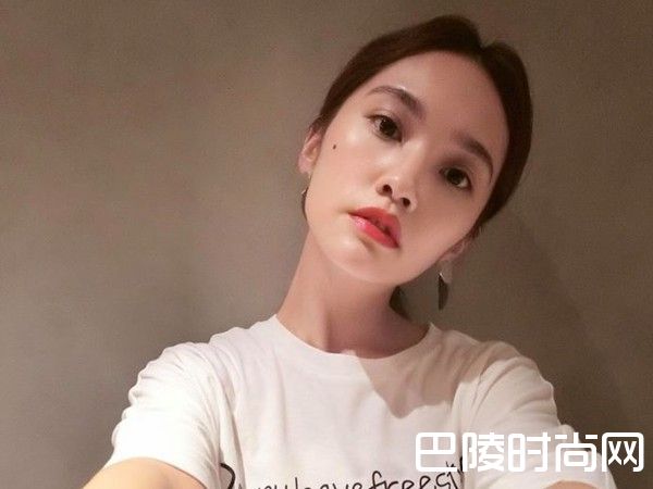 杨丞琳自拍照