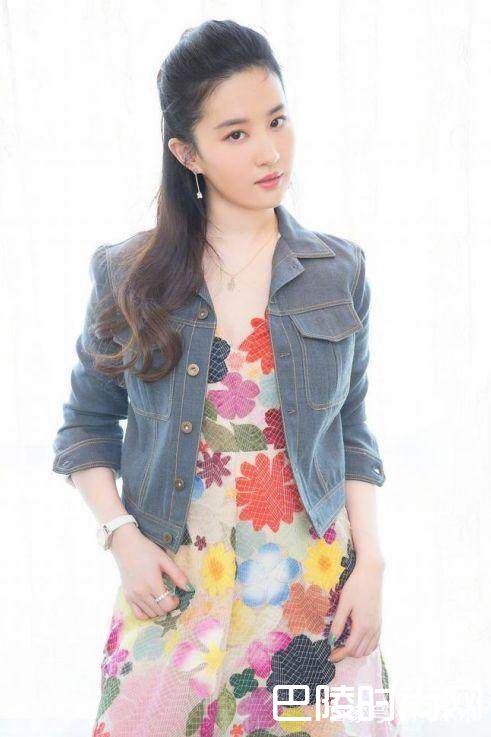 刘亦菲碎花裙照片
