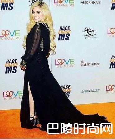 艾薇儿出席活动照片