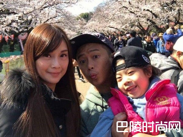 弹头与女友照片