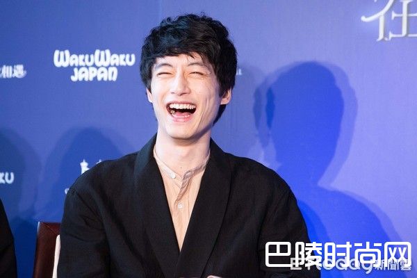 坂口健太郎图片