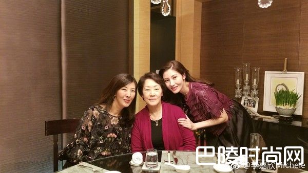 李嘉欣与妈妈照片