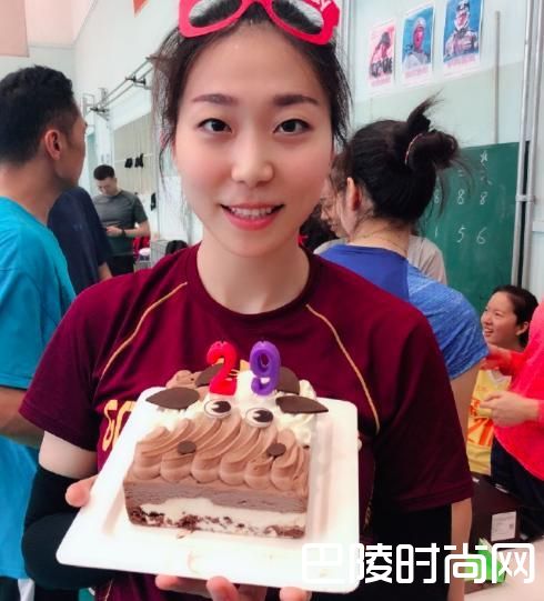 杨珺菁生日男友送蛋糕