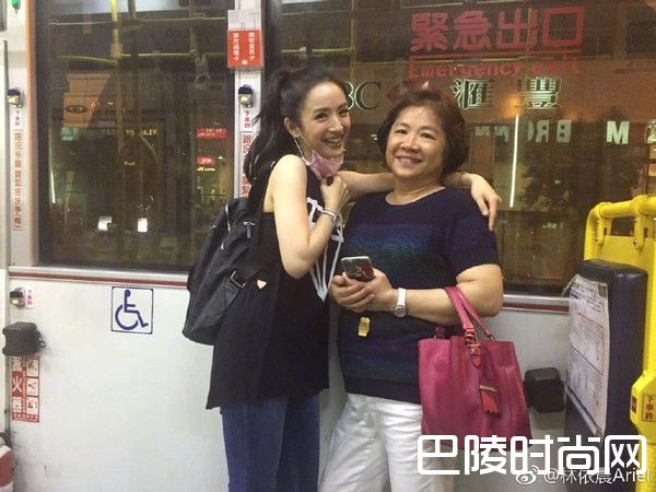 林依晨和妈妈照片