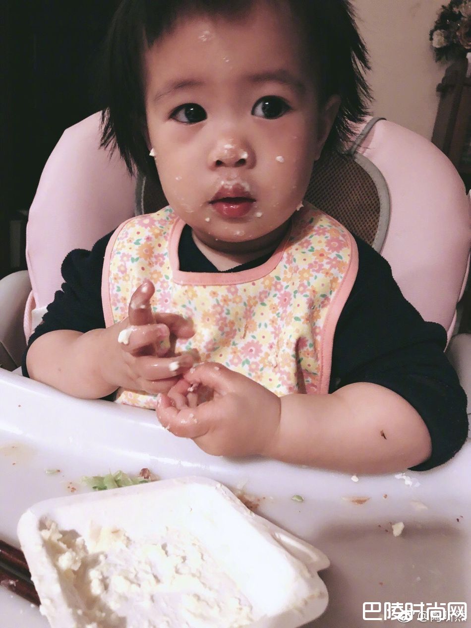 陶昕然女儿正面照