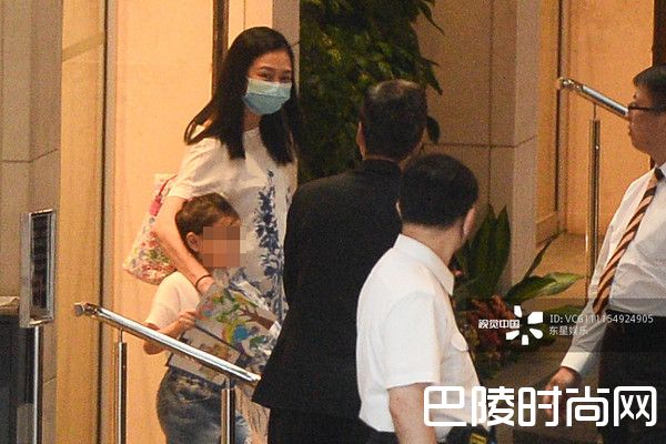 朱丽倩和女儿照片