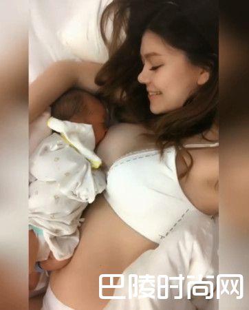 Kimberlly喂奶照片