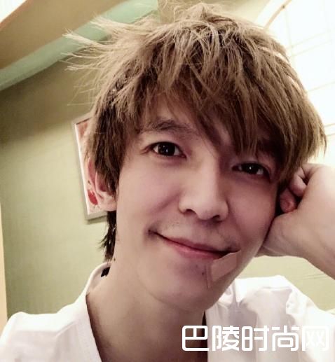 郭敬明自拍照片