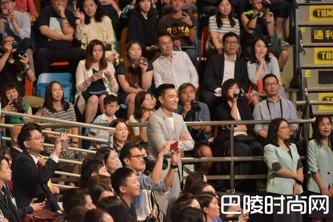 刘德华参加毕业照片