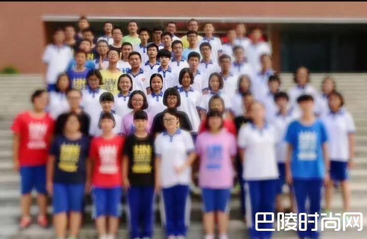 易烊千玺毕业照