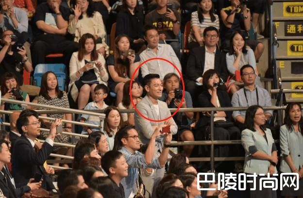 刘德华参加孩子毕业典礼