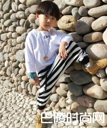 易烊千玺弟弟照片