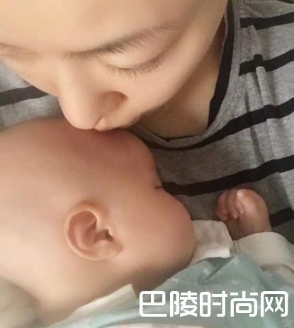 熊黛林和女儿照片