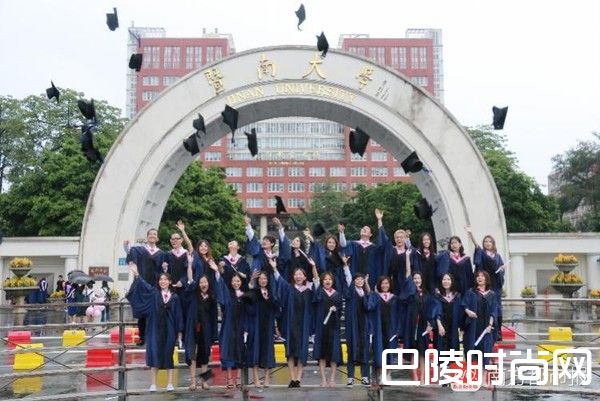 暨南大学毕业照