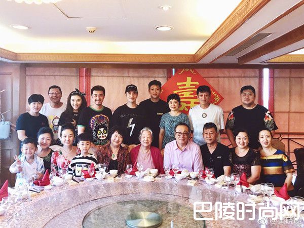 黄晓明全家福照片