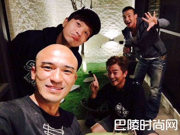 咻比嘟哗组团照片