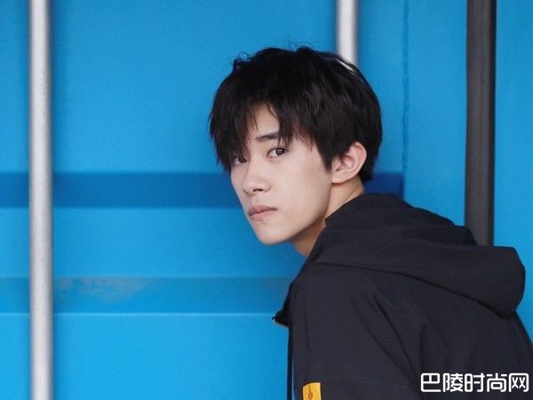 易烊千玺照片