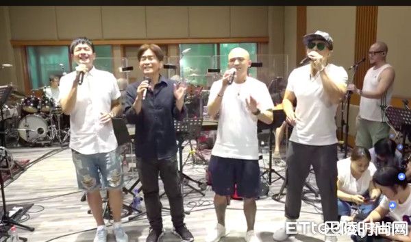 咻比嘟哗合体照片