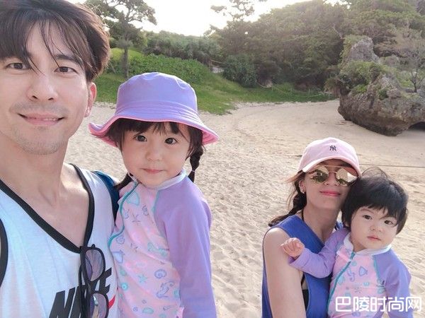 贾静雯一家照片