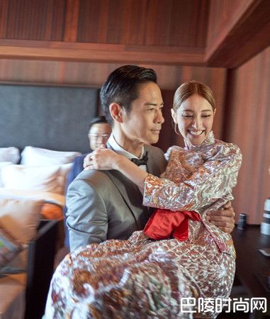 郑嘉颖抱老婆陈凯琳