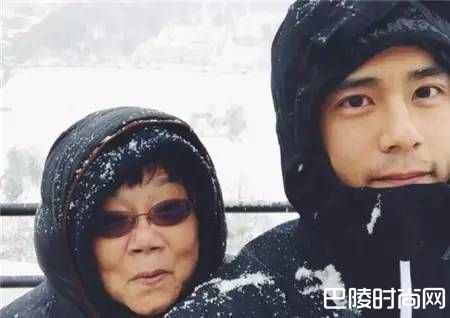 彭于晏和妈妈照片