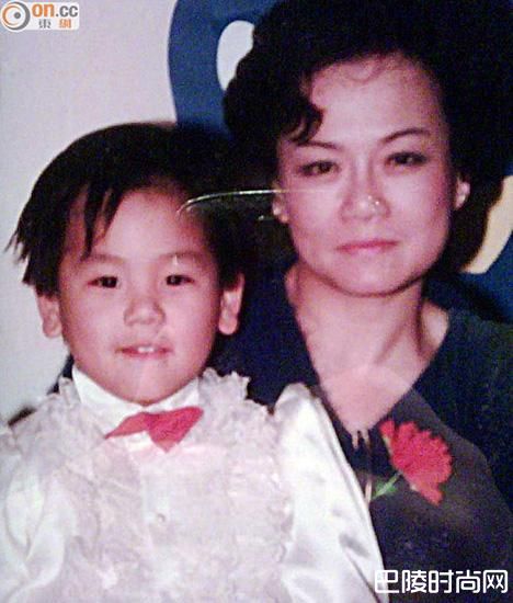 彭于晏小时候和妈妈照片