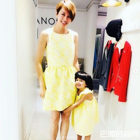 梁咏琪和女儿照片