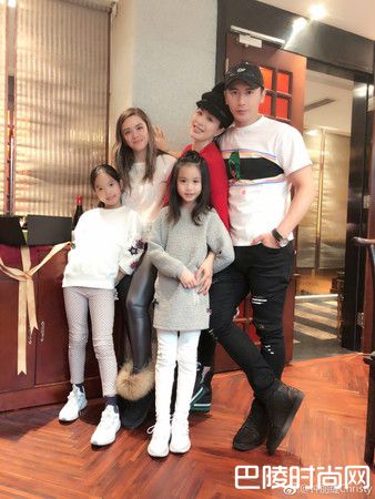 钟丽缇一家照片