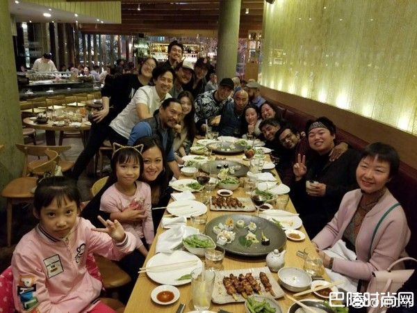 刘亦菲妈妈过生日