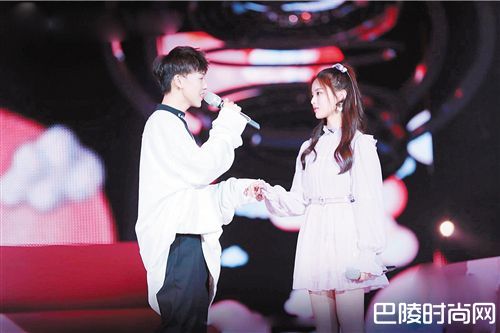 田燚杨超越照片