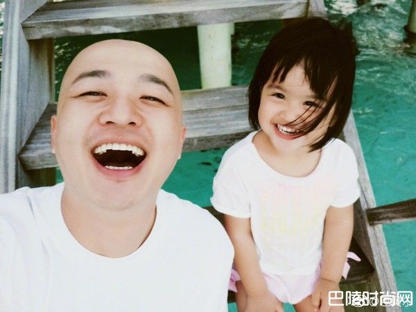 包贝尔和女儿照片