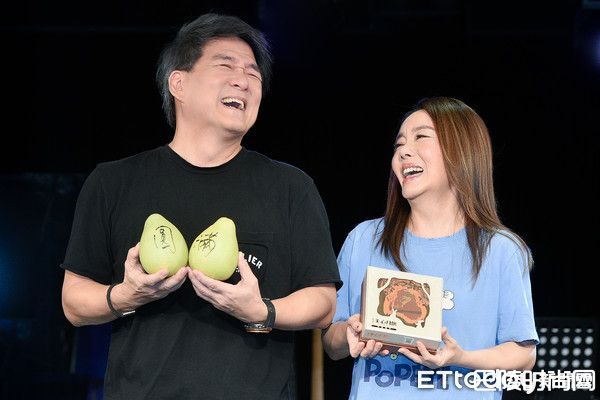 周华健辛晓琪照片