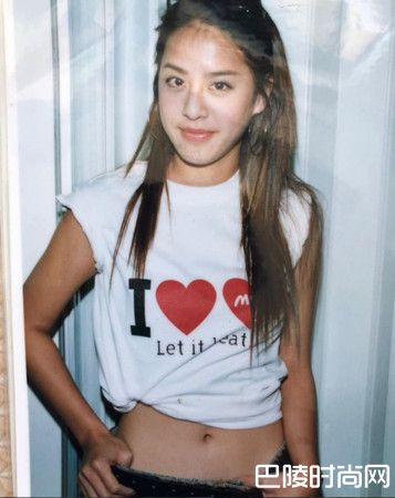 黄小柔18岁照片